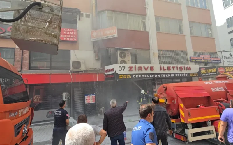 Antalya Kumluca’da iş hanında yangın paniği!