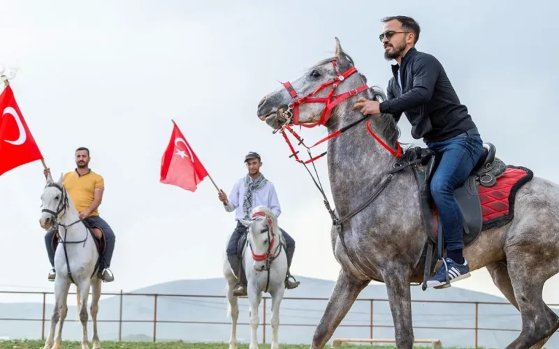 Anadolu Selçuklu Fotoğraf Derneği’nden atlı safari keyfi!