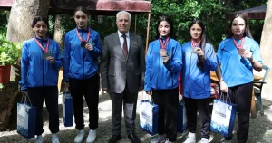 baskan-bozbey-bursanin-gururlariyla-bulustu-mkfjte7b.webp