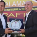 bremenden-uzanan-dost-eli-dalamana-ulasti-X4ZGybBE.webp