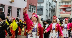 bursa-gemlikte-1470-ogrenci-sanatla-bulusuyor-6O6ZNyYQ.webp