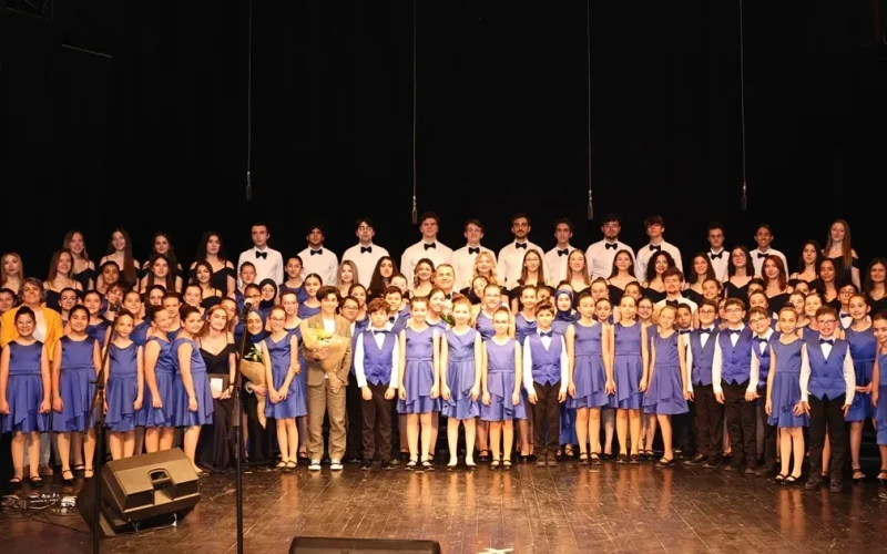 Bursa Nilüfer Çocuk ve Gençlik Koroları yıl sonu konserinde büyüledi