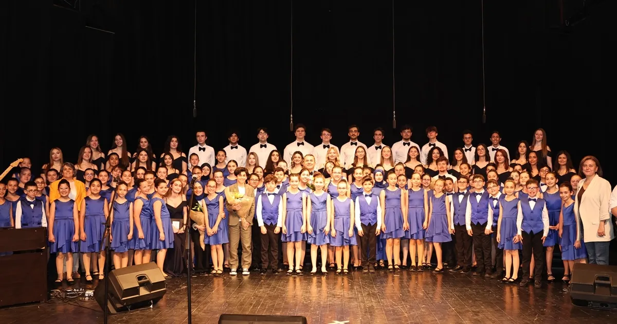 bursa-nilufer-cocuk-ve-genclik-korolari-yil-sonu-konserinde-buyuledi-Dl8u9lFL.webp