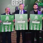 bursa-osmangazide-yesil-beyaz-sevdalilar-bulustu-turkiyenin-ilk-insansi-robotundan-bursaspora-destek-qiE4QvB7.webp