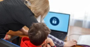 cocuklari-dijital-dunyanin-risklerinden-koruyacagiz-uGVhKMYX.webp