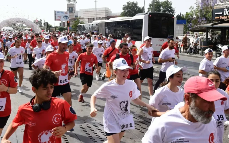 İzmir Karabağlar’da 19 Mayıs Coşkusu
