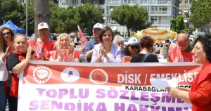 izmir-karabaglarda-kadina-siddete-isyan-RFxOuDkk.webp