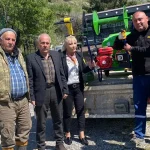 İzmir’de çiftçilere destek: İlaçlama makinesi hediye edildi