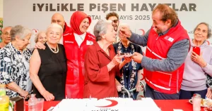 kizilaydan-anneler-gunune-ozel-kutlama-m1MyZIVQ.webp