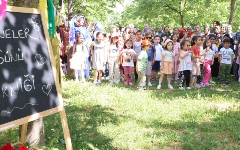 Kocaeli Çayırova çocuk kulüplerinde annelere özel etkinlik
