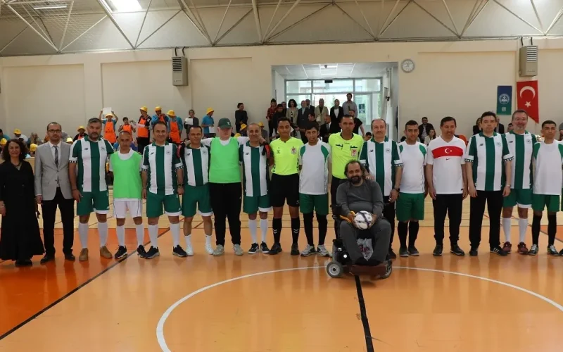 Konya Karatay’da özel öğrenciler futsalda ter döktü