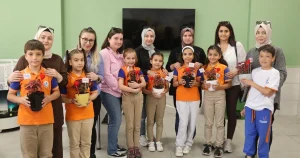konyada-cocuklar-cicekleri-annelerine-hediye-etti-TbdgRTiU.webp