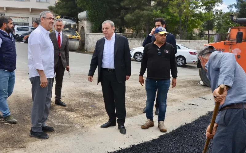 Mardin’de Başkan Şahin’den asfalt çalışmalarına yakın mercek
