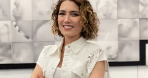 sema-ozevin-sanatin-yeni-dilini-teknolojiyle-kodluyorum-KAfdCgkB.webp