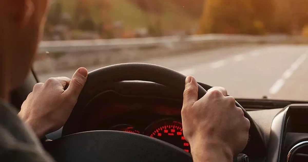 trafikte-guvenli-surus-icin-uc-altin-kural-dikkat-daginikligi-felakete-yol-aciyor-49e6SAtn.webp